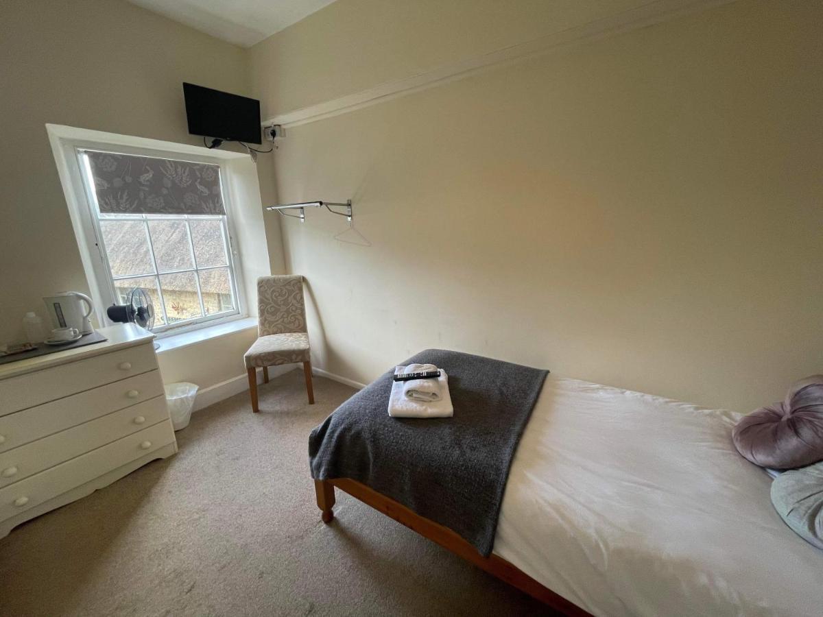 The Bell Inn Ducklington Экстерьер фото